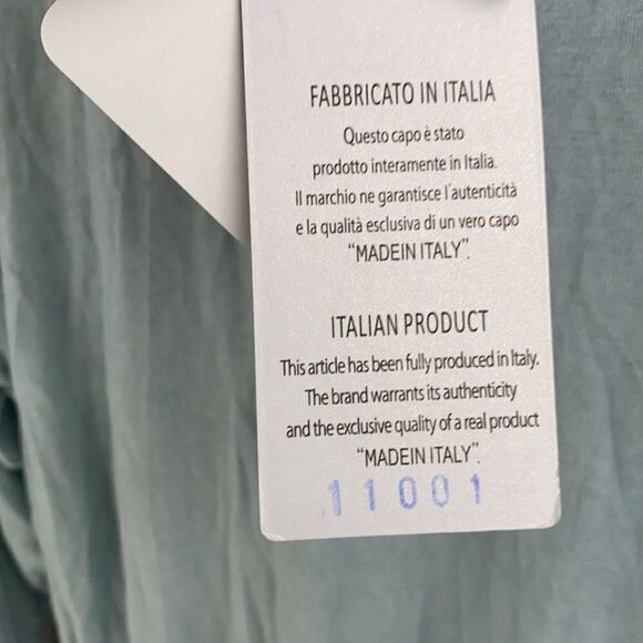 New Beautiful Italian Dress - Picture 2 of 4